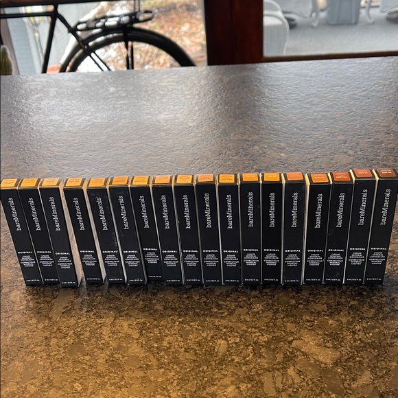 Bare Minerals Original Liquid Mineral Concealer select from 18 shades - Picture 1 of 12